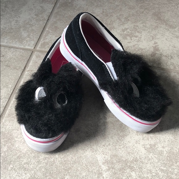 vans comfycush one fuzzy